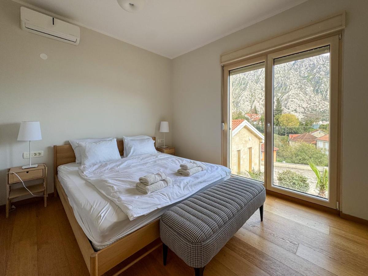 One-Bedroom Apartment with Bay View
