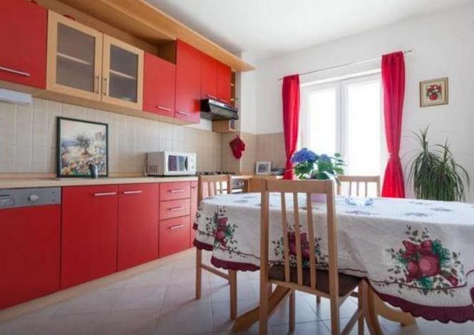 Appartamento con 3 Camere da Letto e con Balcone