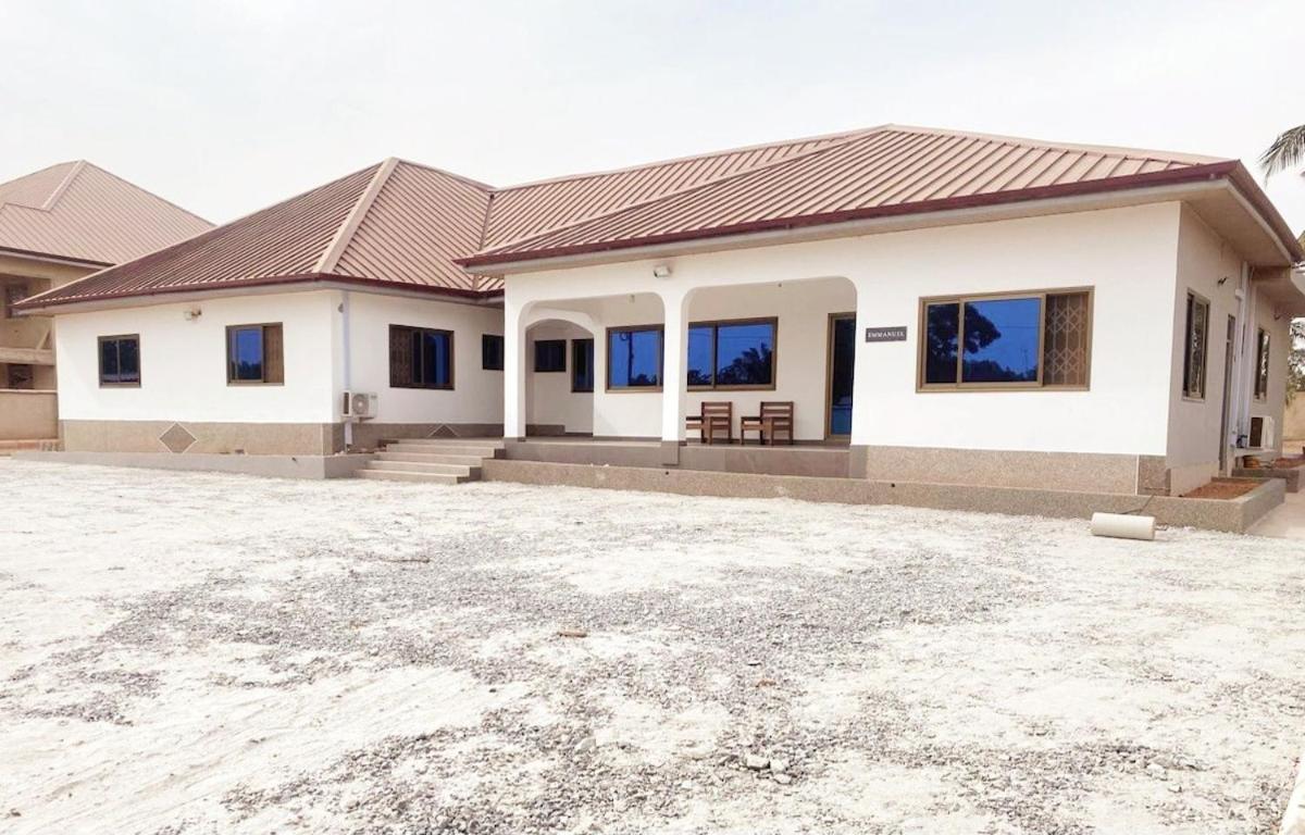 4BR House 3 bath Spintex Manet WIFI KINGbeds - B&B Accra