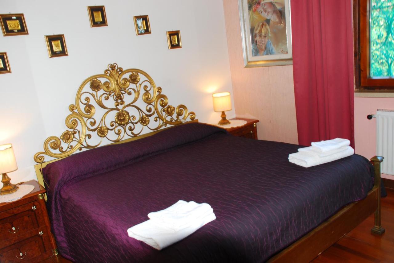 Doppel-/Zweibettzimmer mit Gemeinschaftsbad