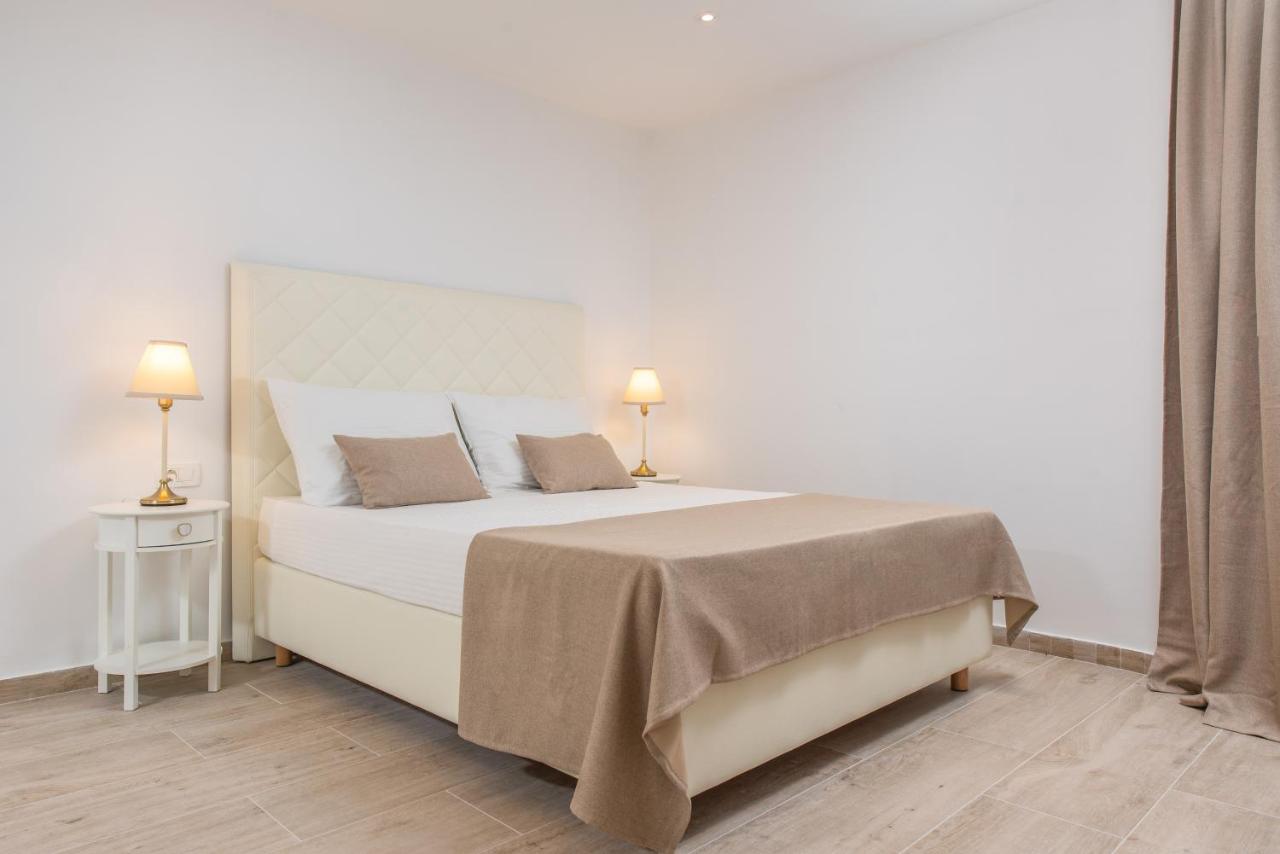 Deluxe Room (2 Adults + 1 Child)