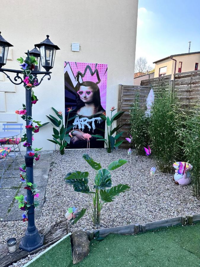 Maison 60 m2 Loveroom romantique avec jacuzzi privé à 10 min de Nancy et jardin privé - B&B Messein