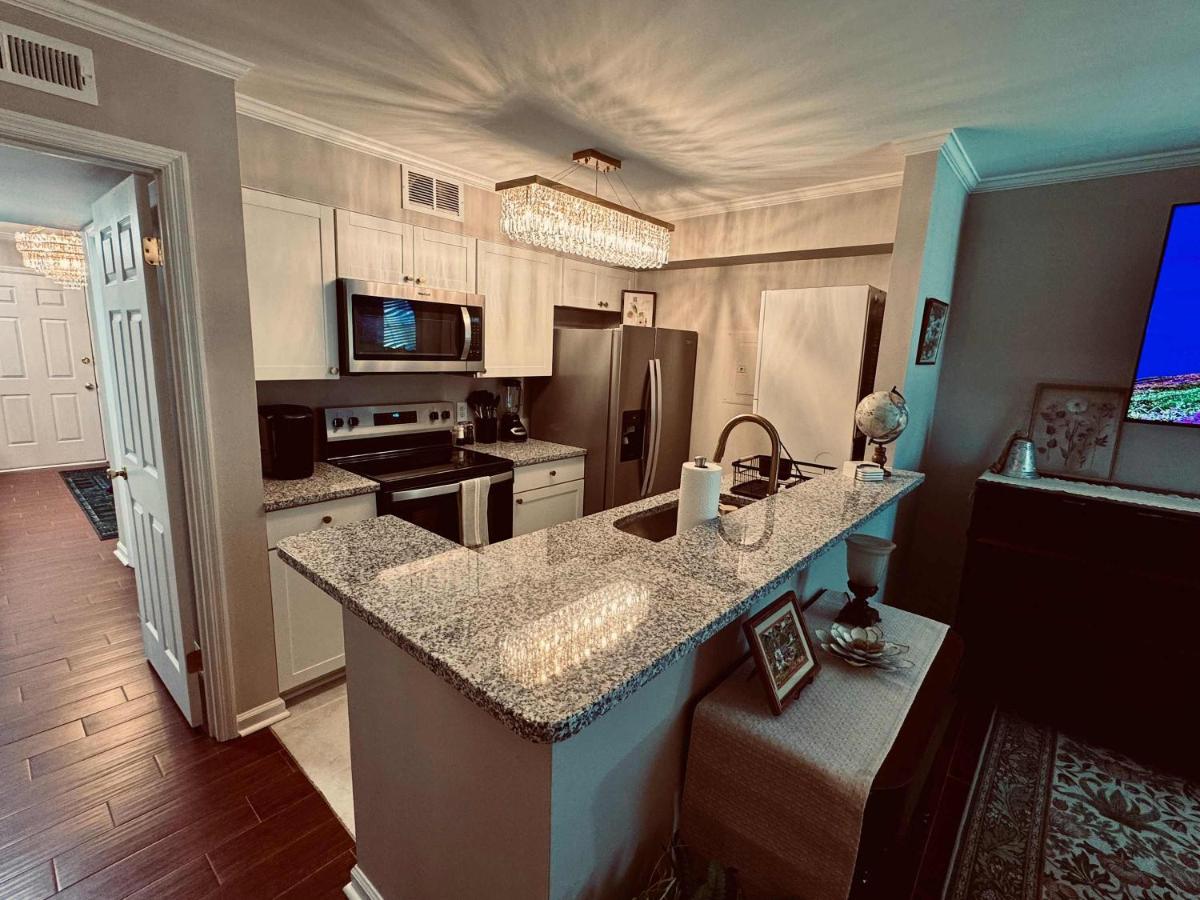 Gorgeous Condo across from Vet School - Bed and Breakfast Auburn