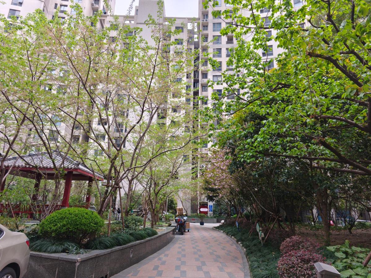Pure Home-Near the Bund enjoys the beautiful scenery of the Bund 3-bedhome close to Yuyuan Garden Huaihai Road and Nanjing Road Pedestrian Street - B&B