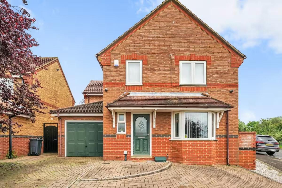 Spacious home in private estate - B&B