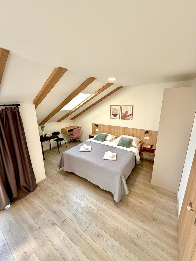 Cloud9 Airport Rooms - B&B
