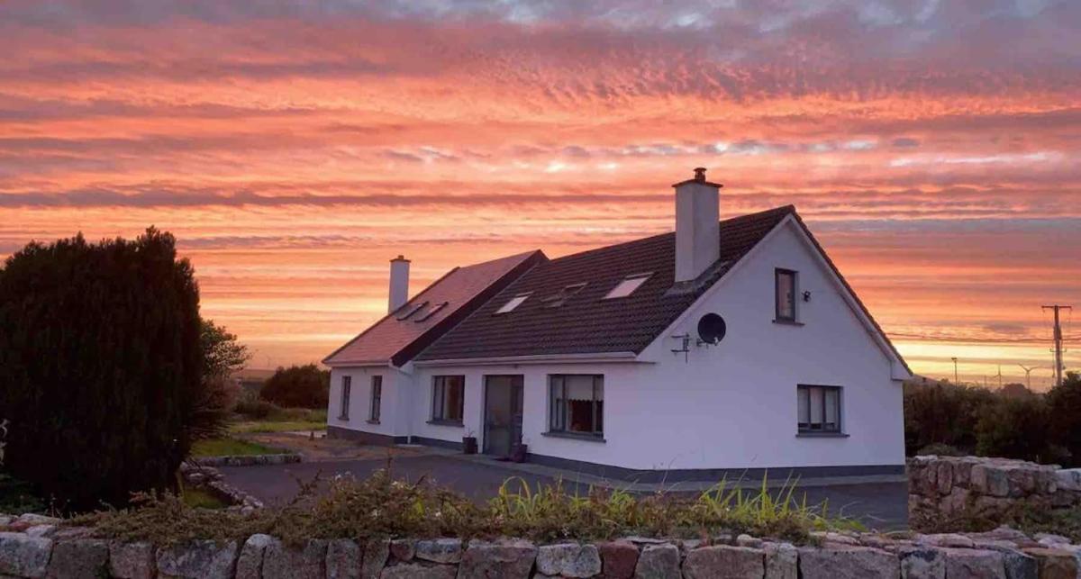 Tigh na Mara, Brand New Semi-Detached House, Furbo - B&B