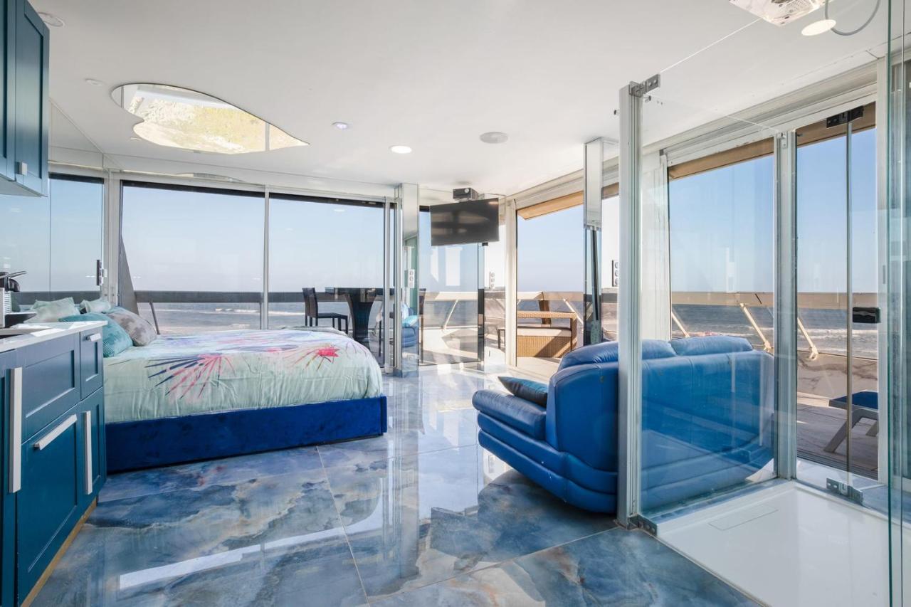 Elixir Heliopolis Seafront Apartment with Large Panoramic Terrace - B&B Le Cap D'Agde