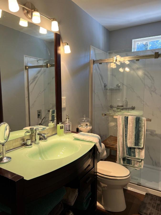 cozy retreat in upscale Green Hills in west Nashville - Chambres d'hôtes Nashville