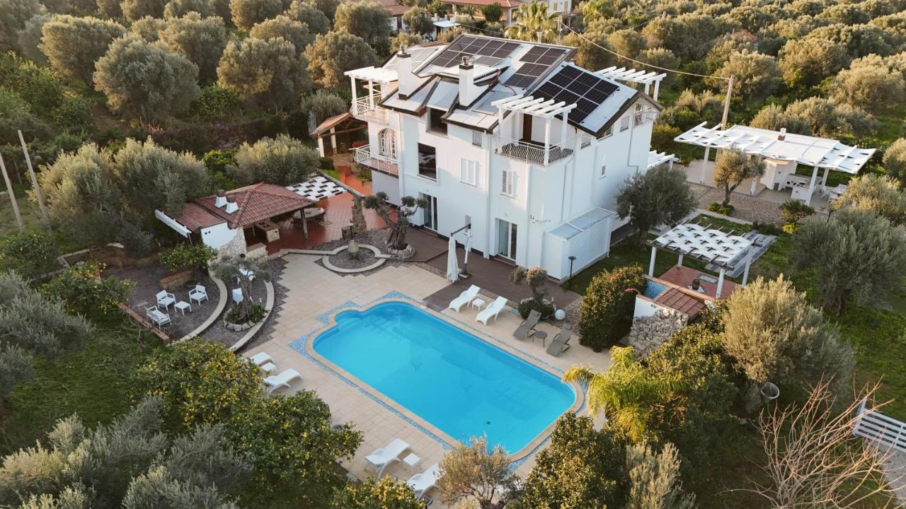 Villa Chiara - Esclusiva Villa con Piscina Privata, SPA e Vista Panoramica - Bed and Breakfast