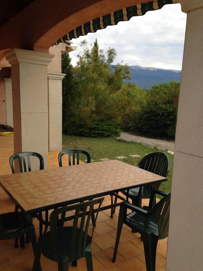 Jolie maison avec piscine et vue sur le Mont Ventoux - Bed and Breakfast Mormoiron