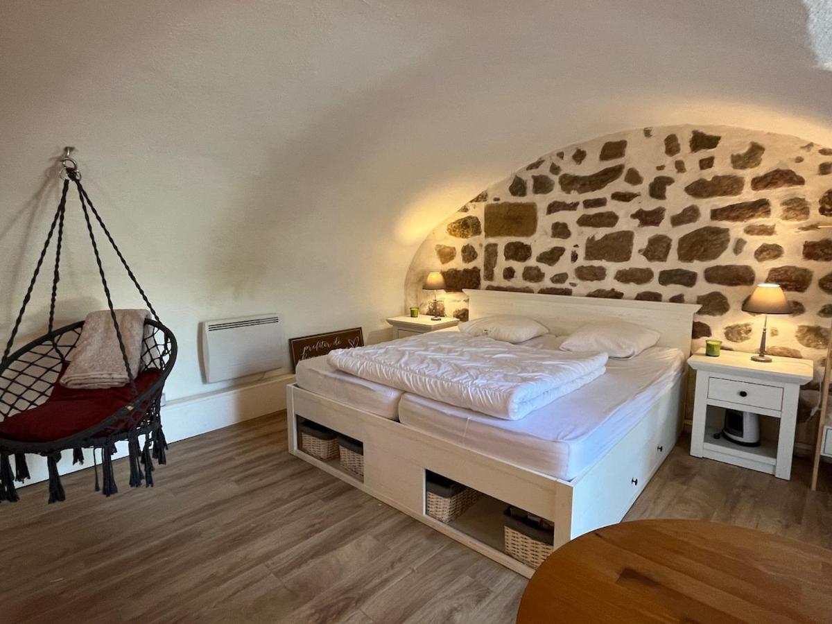 Charmant studio, maison en pierre, terrace and garden - Chambres d’hôtes Veyras