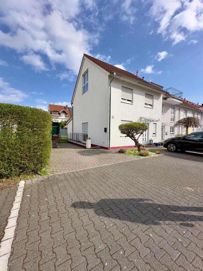 Holiday Apartment in Mörfelden-Walldorf - B&B