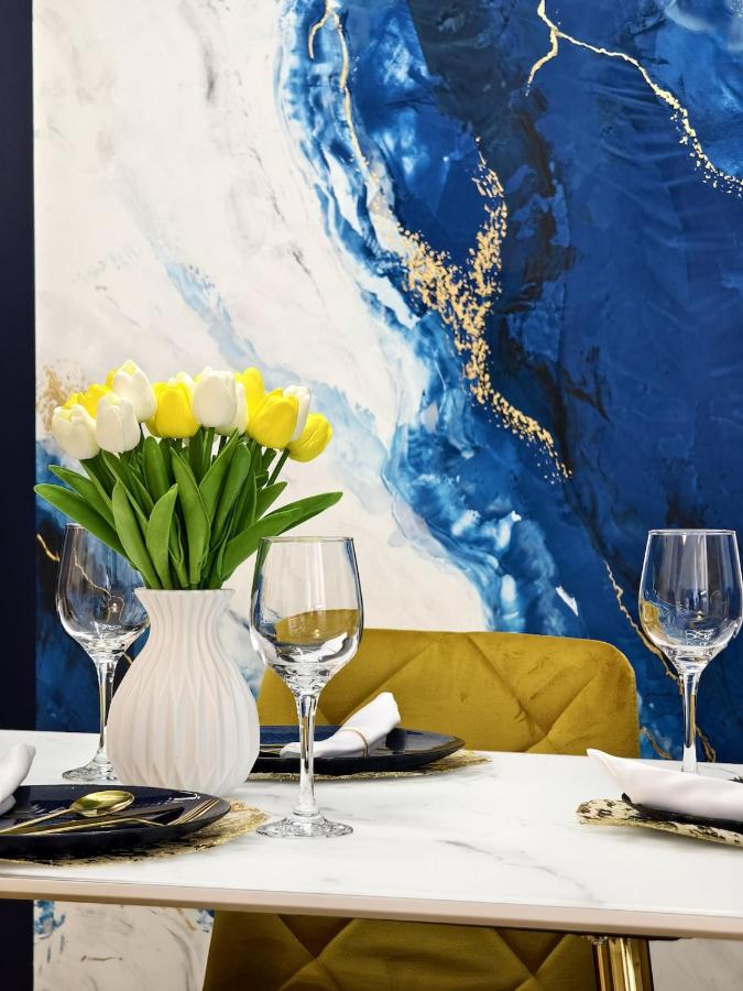 Central ART Deluxe Apartment - Private Parking - Ferienwohnung Temeswar
