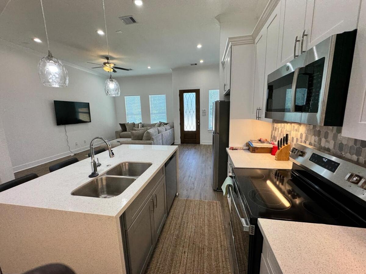 New Home near Med Ctr NRG stadium DTWN - Chambres d’hôtes