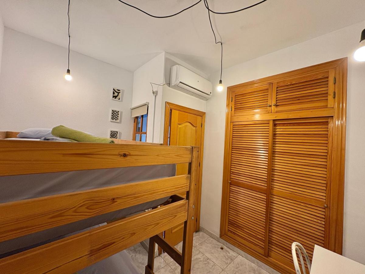 Camera Doppia con Letti a Castello e Bagno in Comune