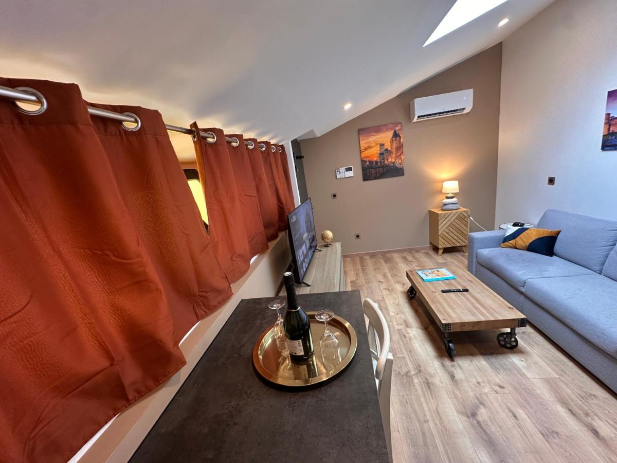 Studio with Sofa Bed