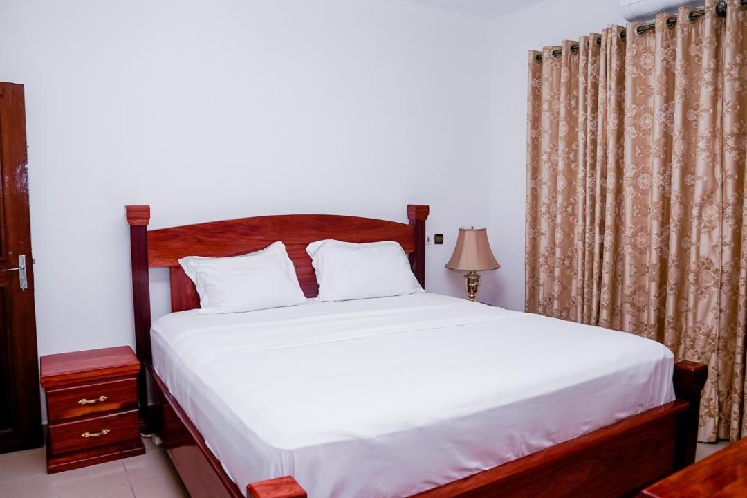 Luxury Villa AC Ensuite Room 6 - B&B Limbe