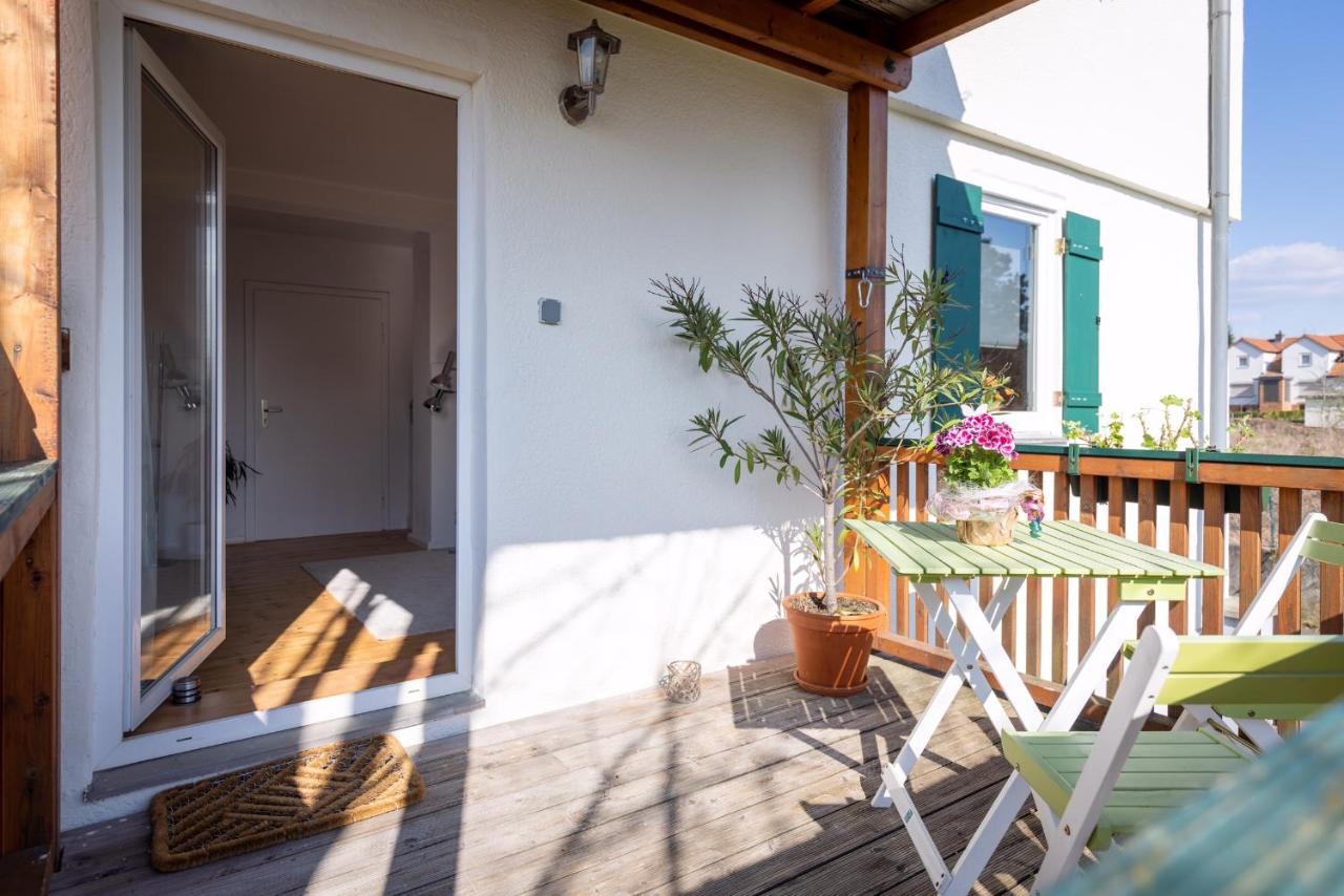 Charmante 2 Zimmer plus Bad und Balkon ohne Küche - Bed and Breakfast