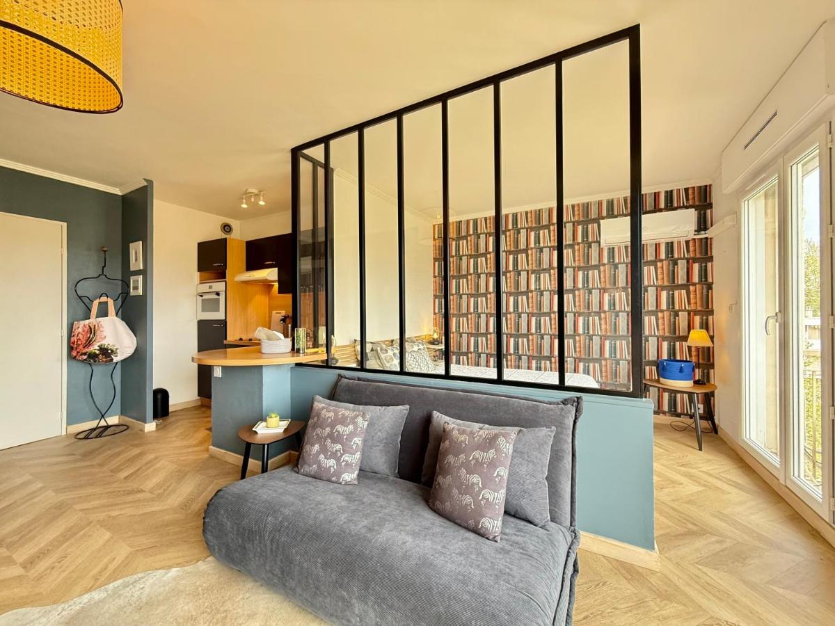 Studio Cozy Vue Dégagée - Plein Cœur de Six-Fours - B&B