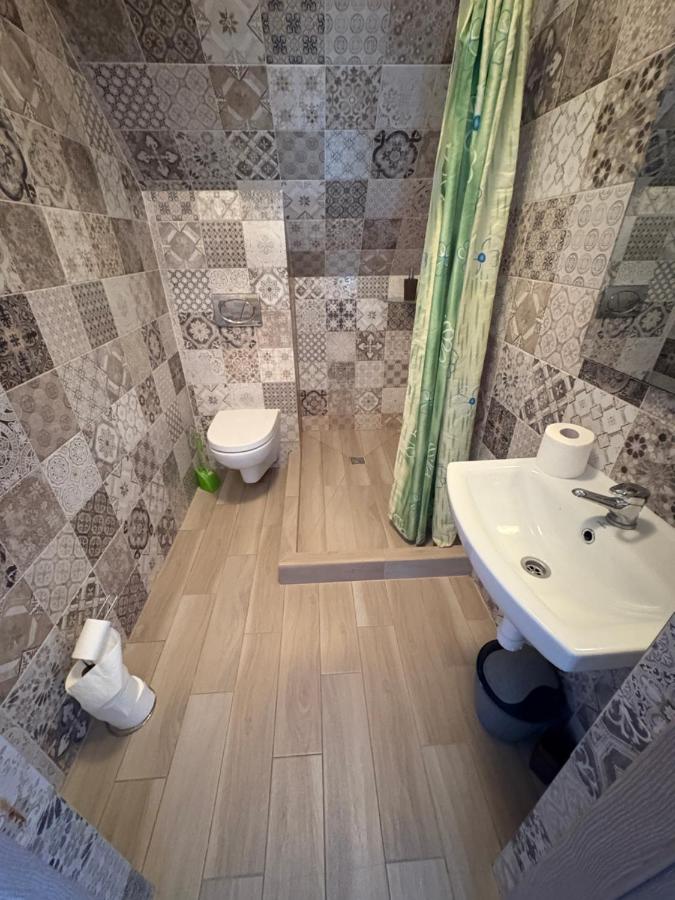 Dreibettzimmer mit eigenem Bad