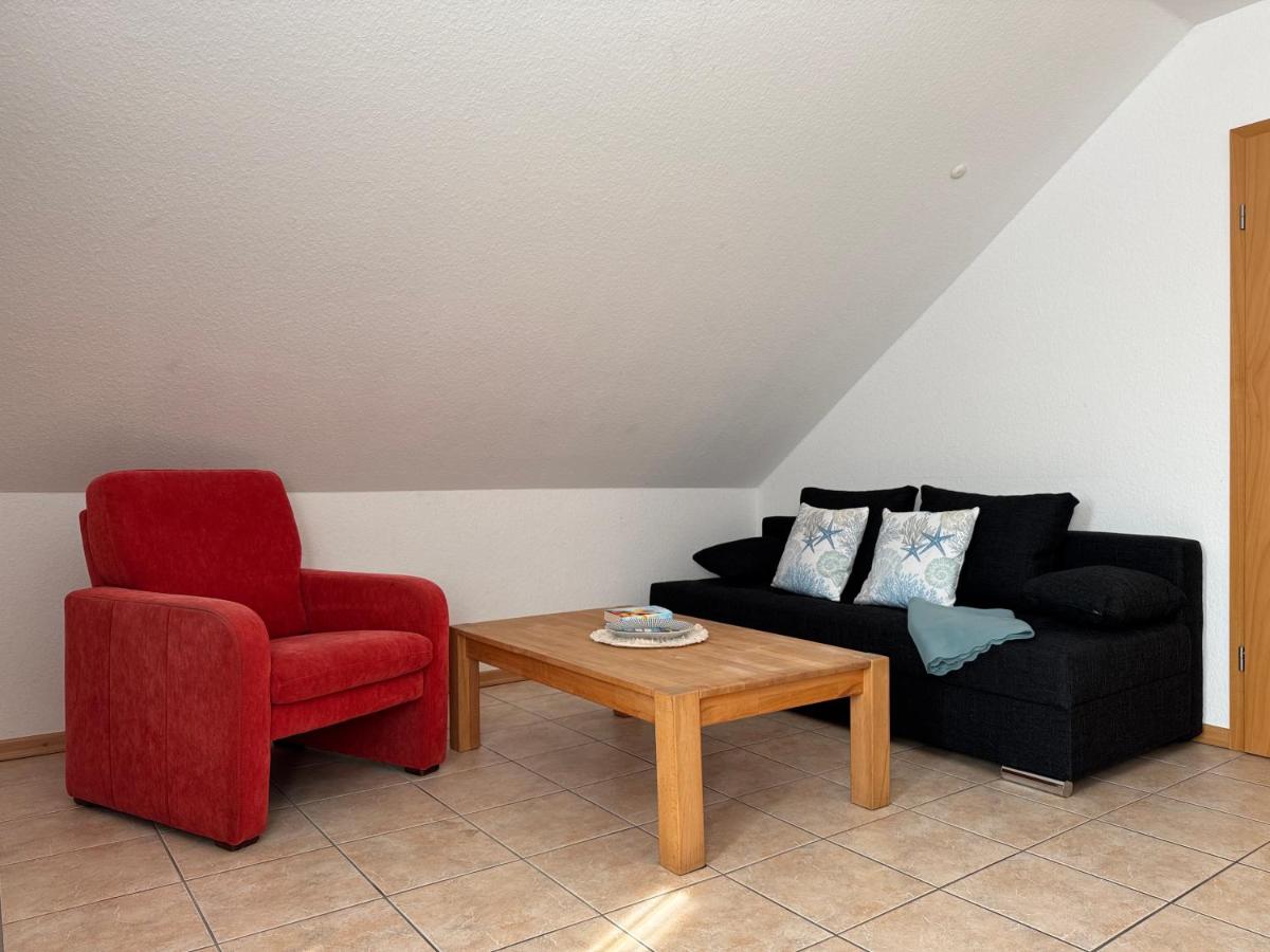 Ferienwohnung Krabbe 2, Bensersiel, mit gemeinschaftlichen Garten - B&B