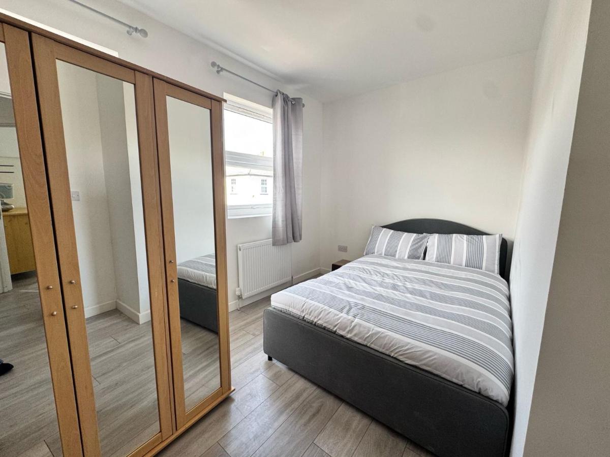 Three Double Rooms in Spacious Home - B&B