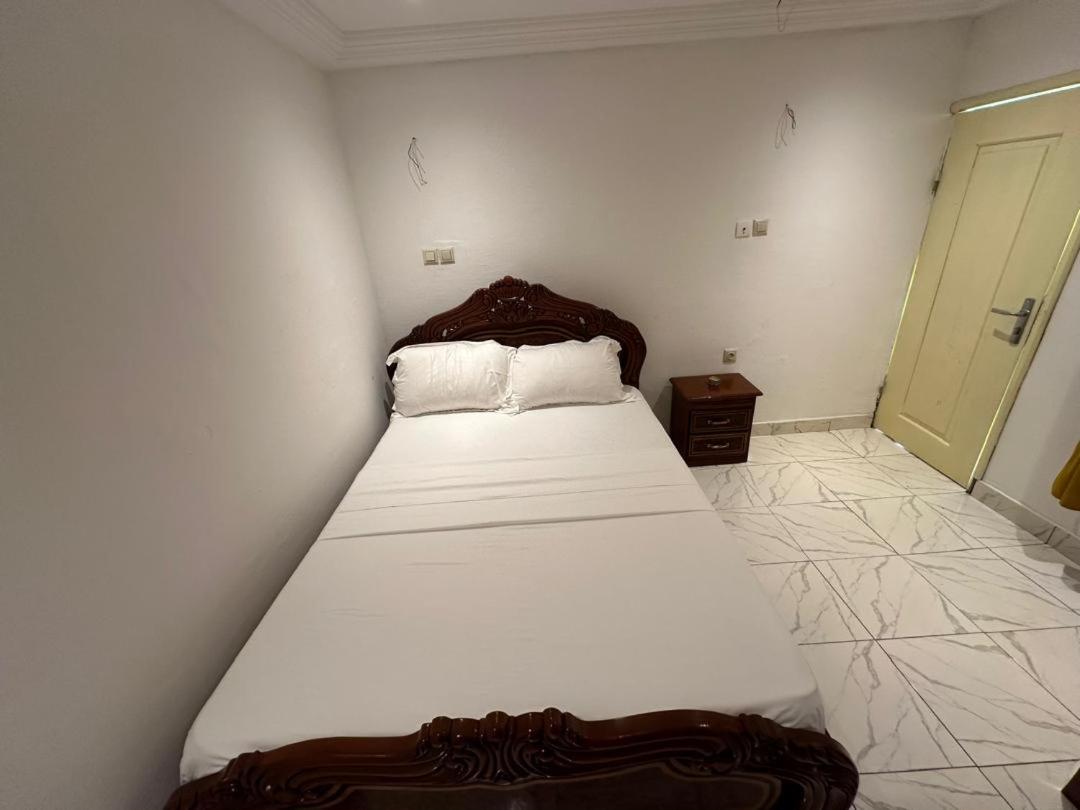 Luxury Villa AC Ensuite Room 7 - B&B