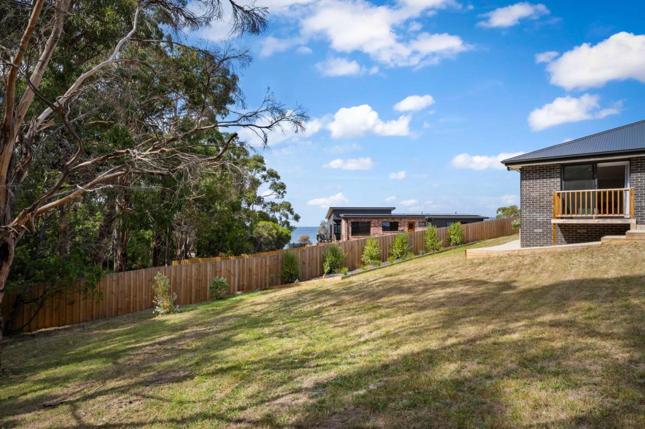 Gorgeous 4 Bedroom House - Blackmans Bay - B&B