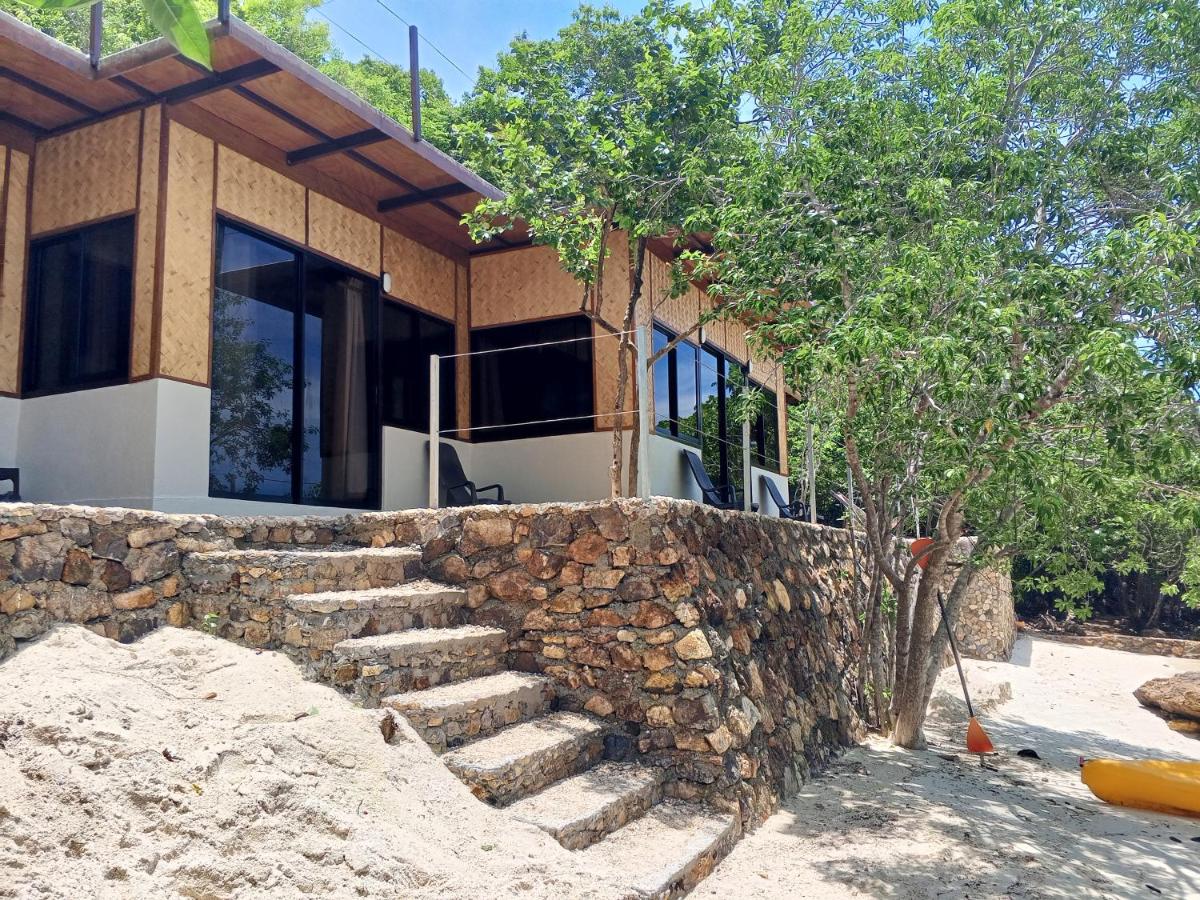 Sand Island Beach and Dive Resort - B&B