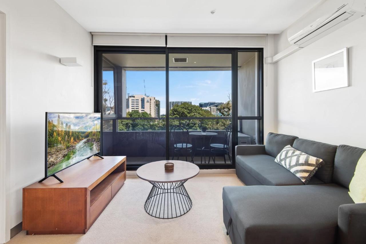Central 1-Bed Apartment with Secure Parking - B&B Melbourne