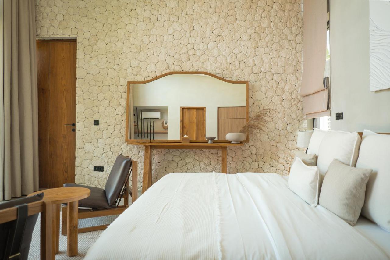 Villa Zara Spacious, Chic and Classy 2 Bedroom Home 5 minutes from Uluwatu Cliff Edge - B&B Uluwatu