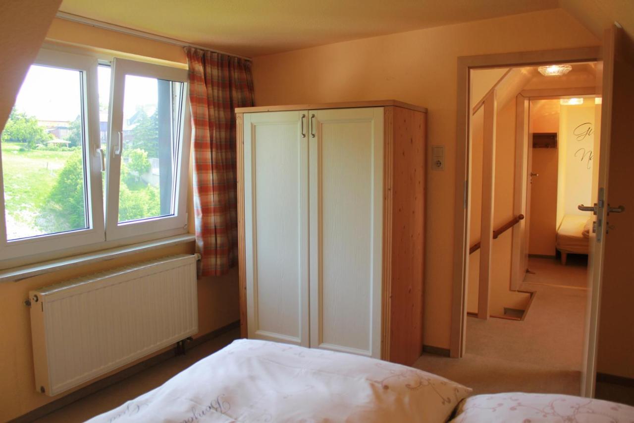 One-Bedroom Apartment with Shower