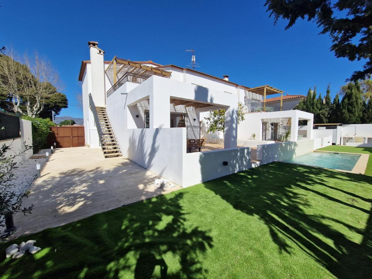 Gorgot P1 D Apartamento con terraza y piscina comunitaria cerca de la playa - Bed and Breakfast Empuriabrava