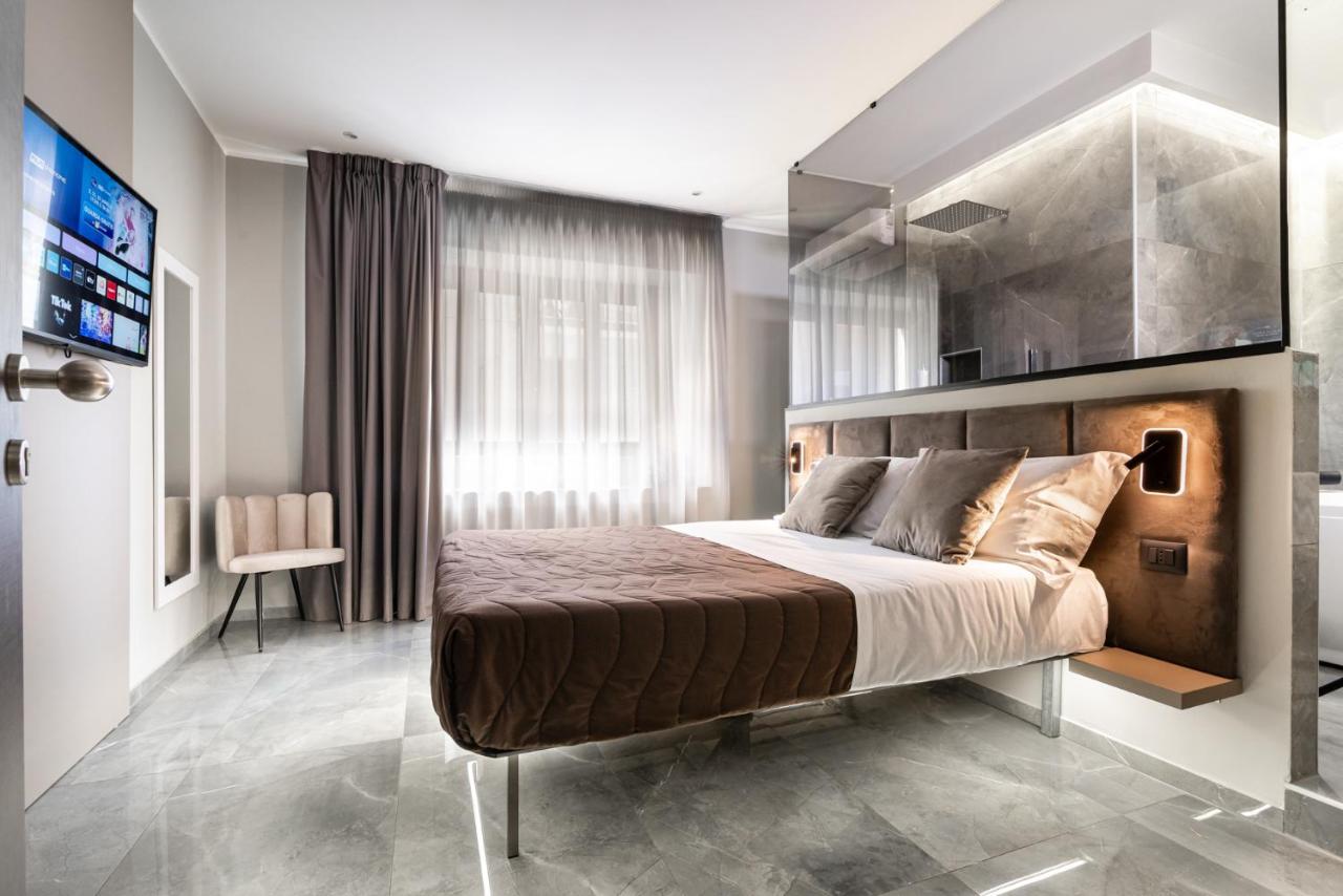 Zimmer mit Kingsize-Bett und Whirlpool