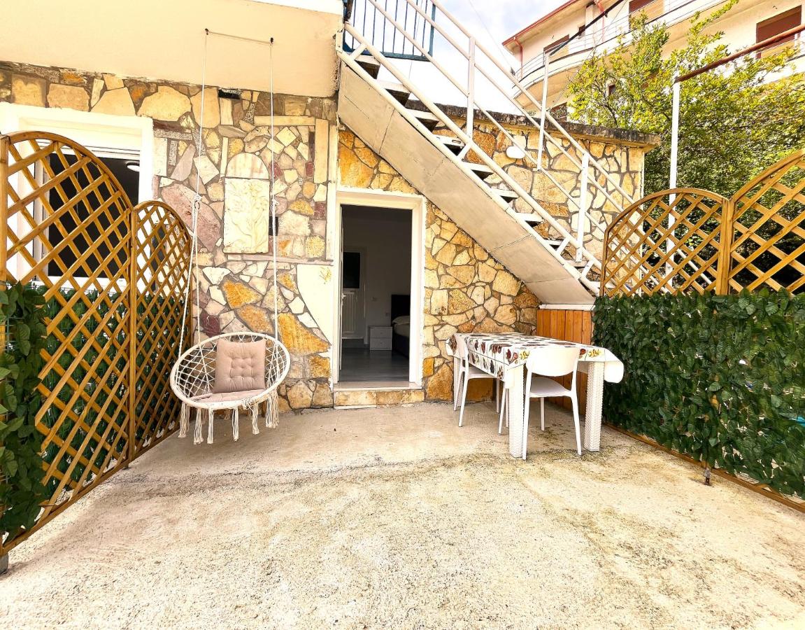 Quiet Blue Guesthouse - Ferienwohnung Vlora