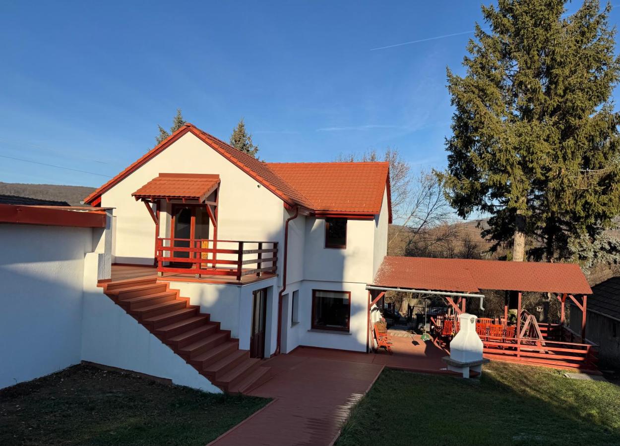 Gyimesvölgy Vendégház - B&B