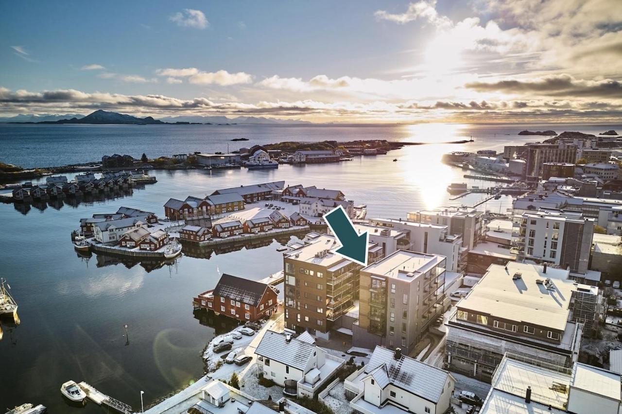 Modern apartment with balcony in the center of Svolvær - B&B