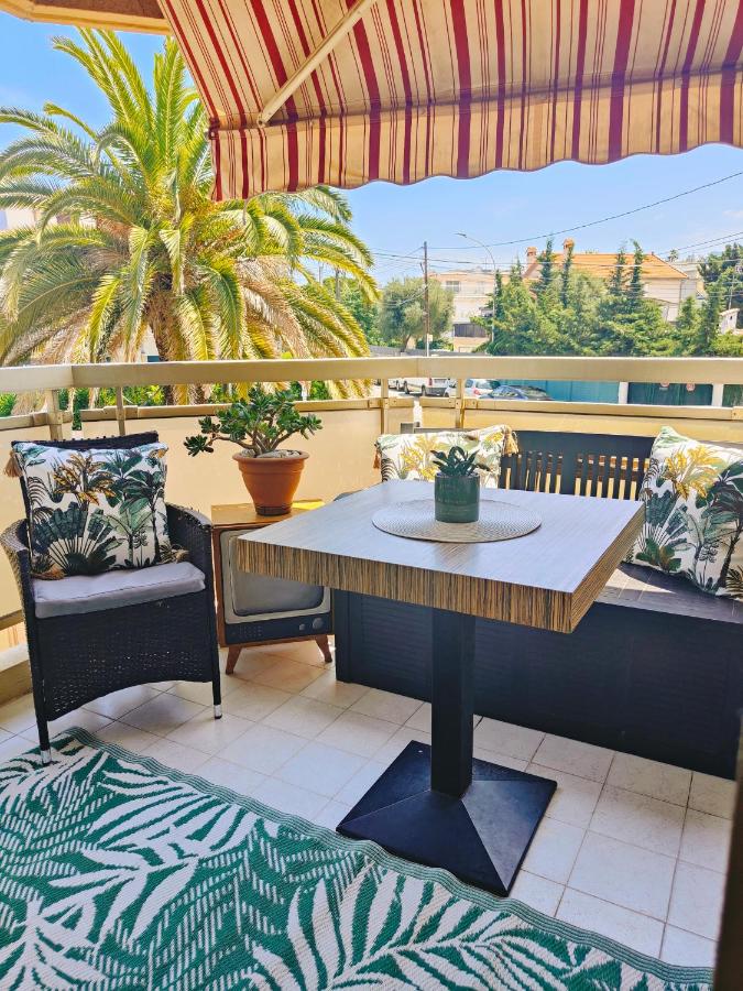 Bel appartement à 50m de la plage, 2 pièces climatisées, parking privé - B&B