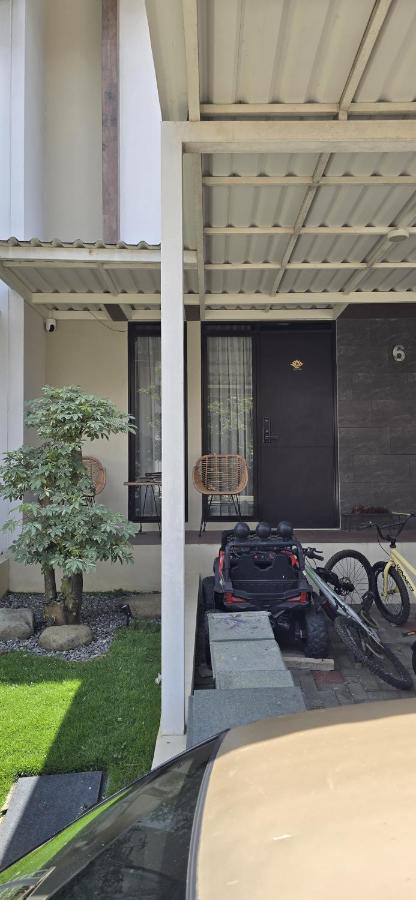 House of Parahyangan Villa KBP - Chambres d’hôtes Gantungan