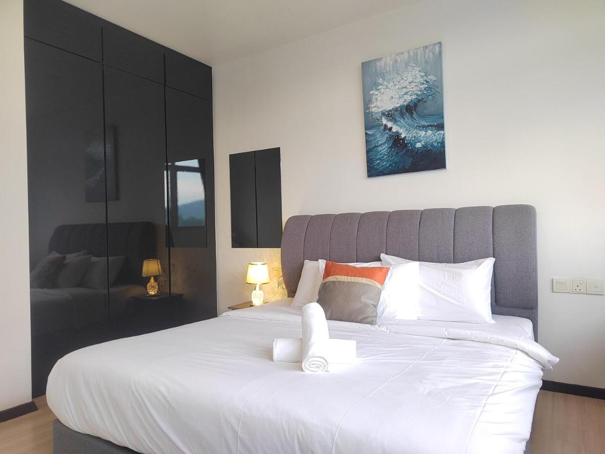 Deluxe One-Bedroom Apartment