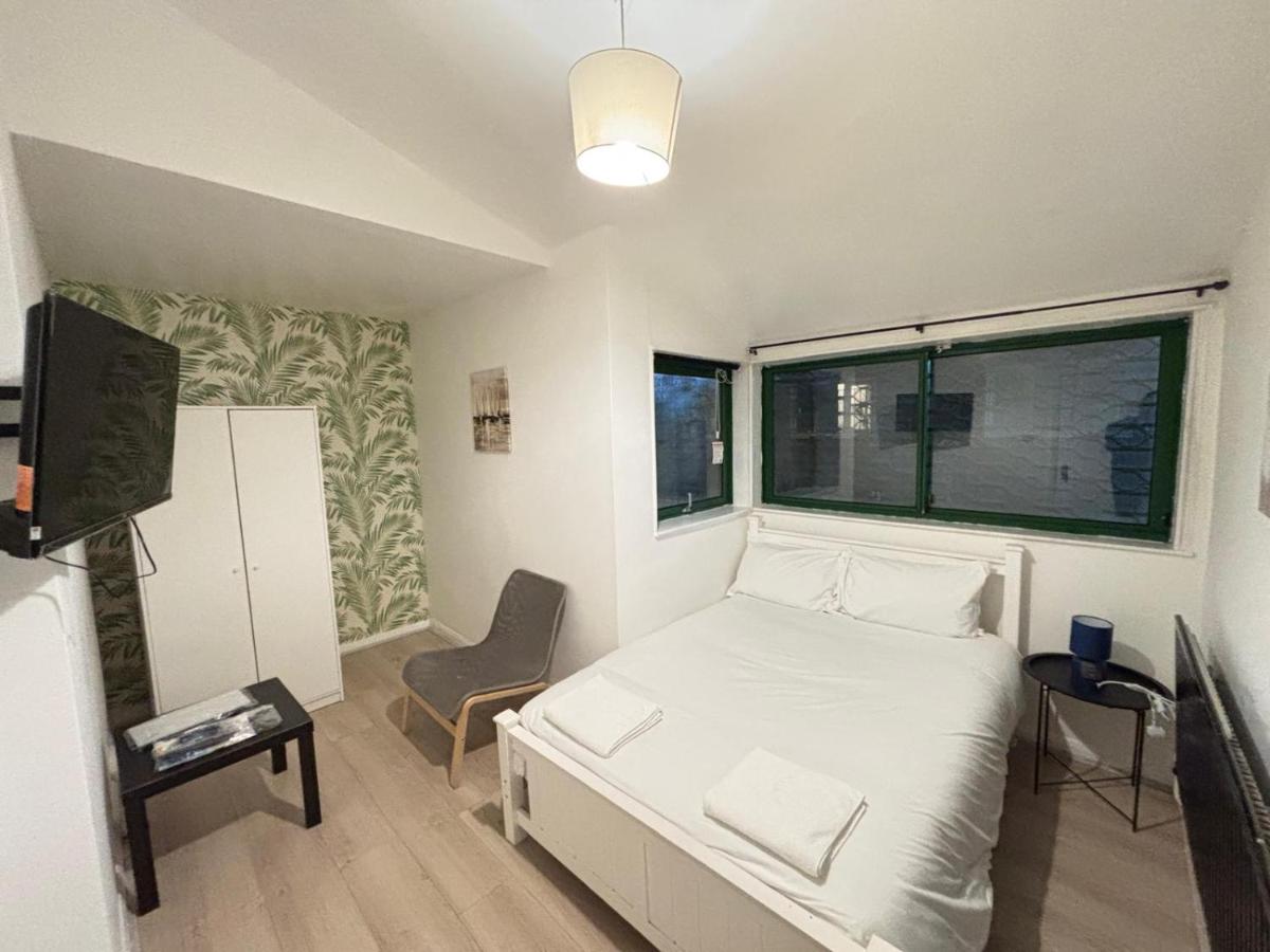 Standaard Tweepersoonskamer met Gedeelde Badkamer