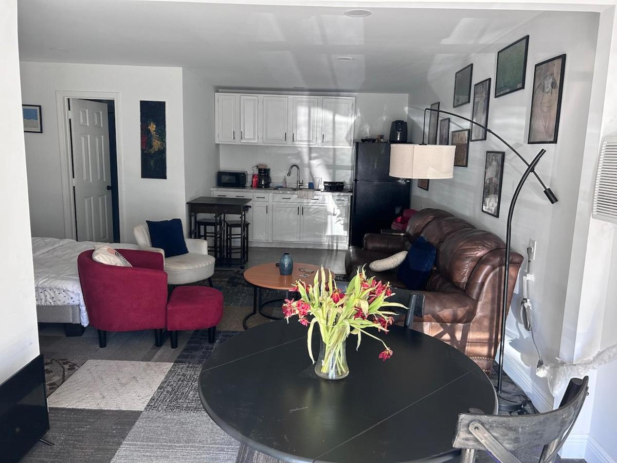 Cozy studio apt 10 min from everywhere in city - Bed and Breakfast