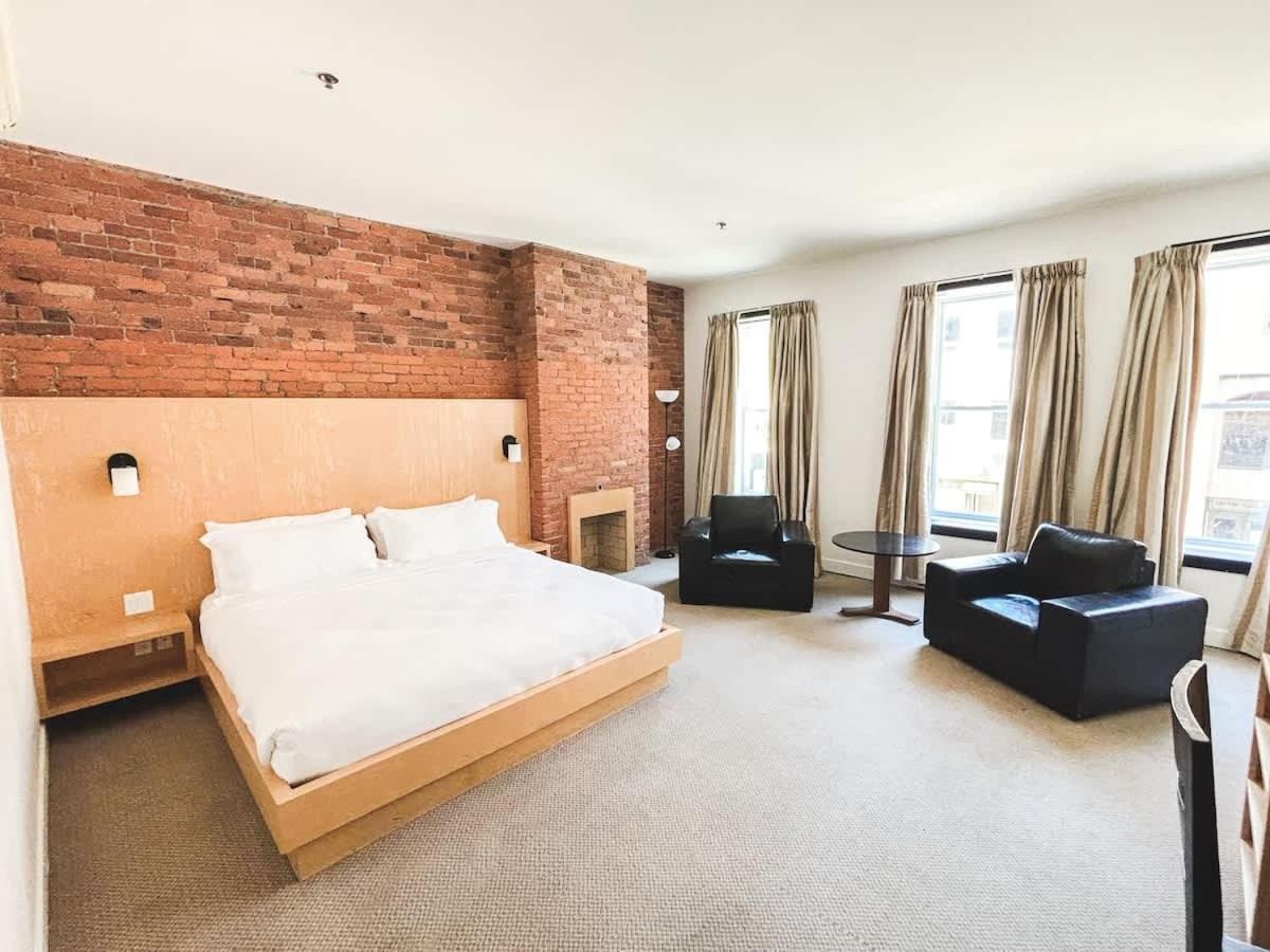 Spacious King Room at The Franklin Hotel Downtown - B&B