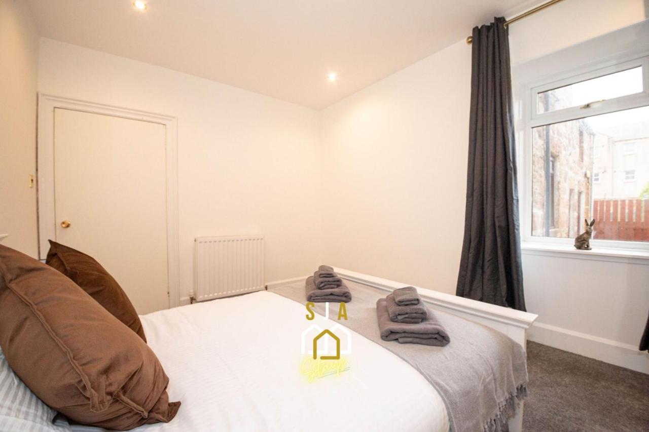 Queen Street Stay - SJA Stays - Modern 2 Bed Apartment - B&B