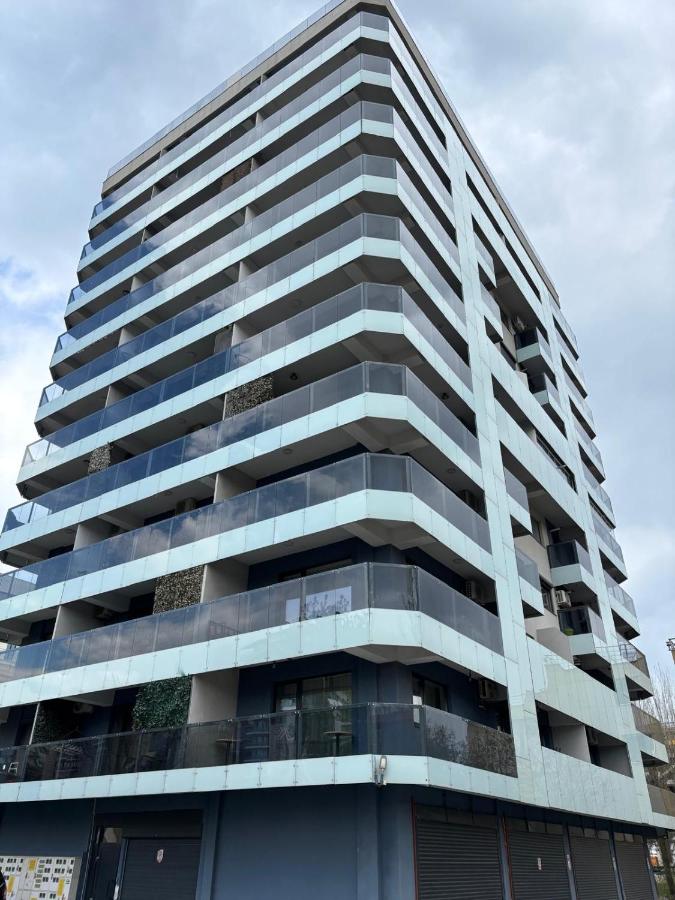 Ini Apartment Lake View Iaki - Chambres d’hôtes Mamaia