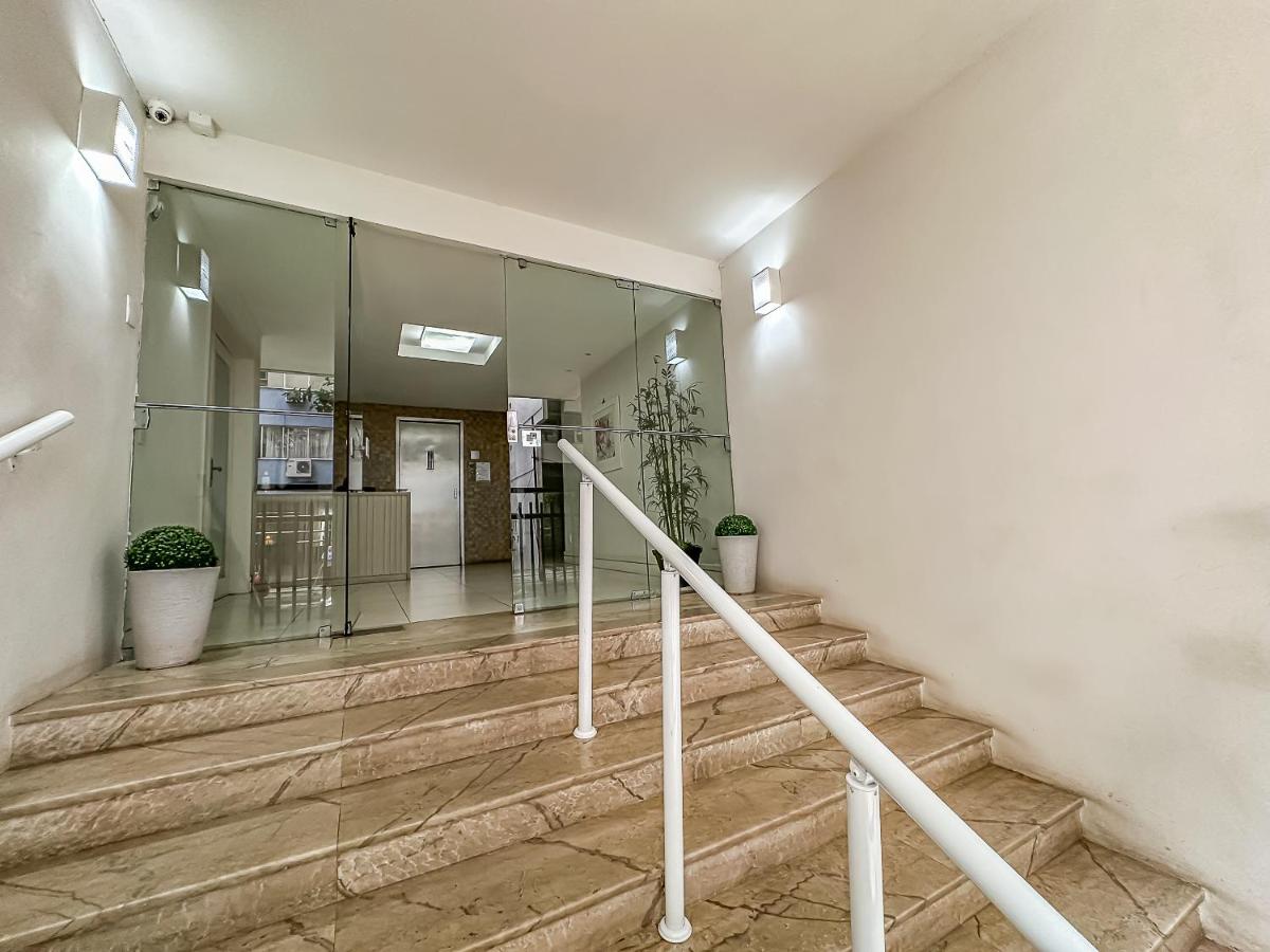 Copa 6 P 3 q. 300 m praia Copa 800m Ipanema 1 vaga - Bed and Breakfast