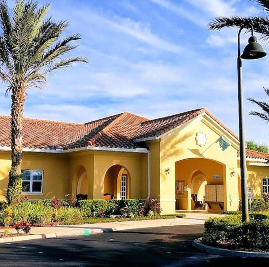 Oakwater Fountain View 3BR Home, Pool, By Disney - B&B Orlando