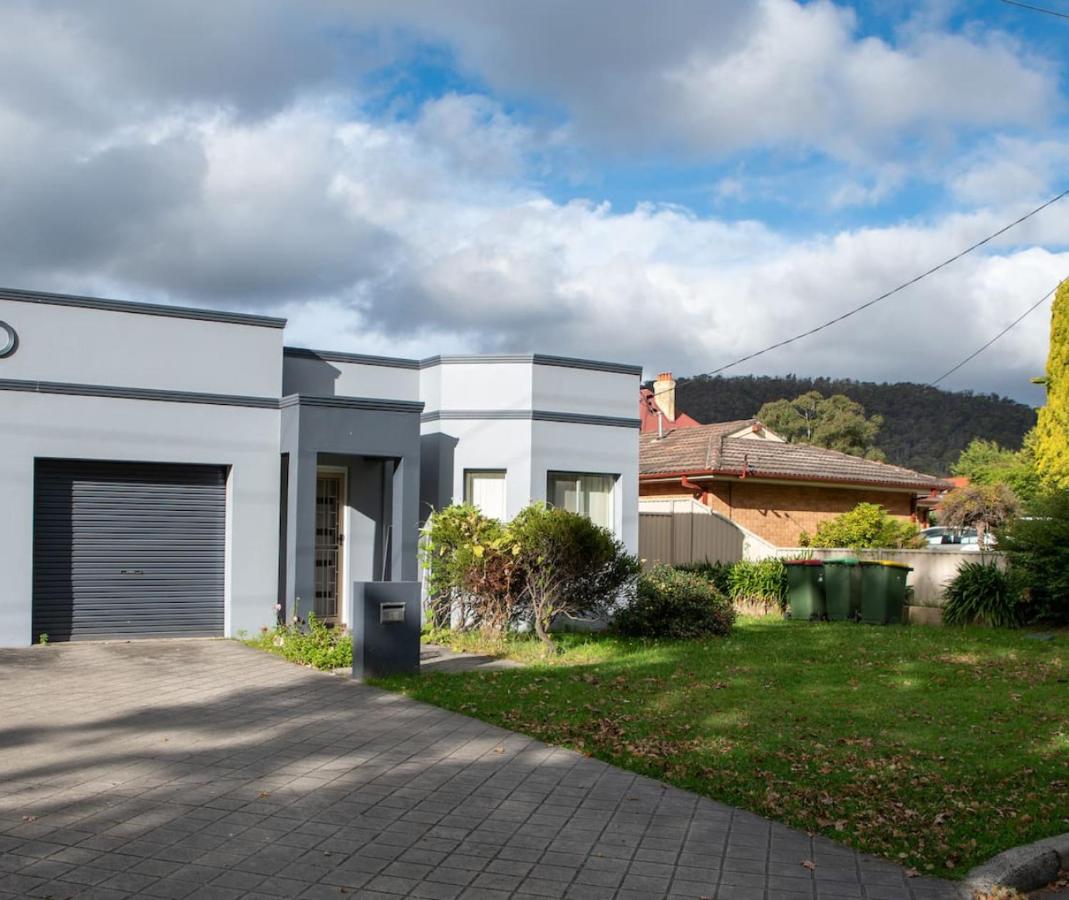 Cozy 3BR Retreat, Ensuite, Wi-Fi - Ferienwohnung
