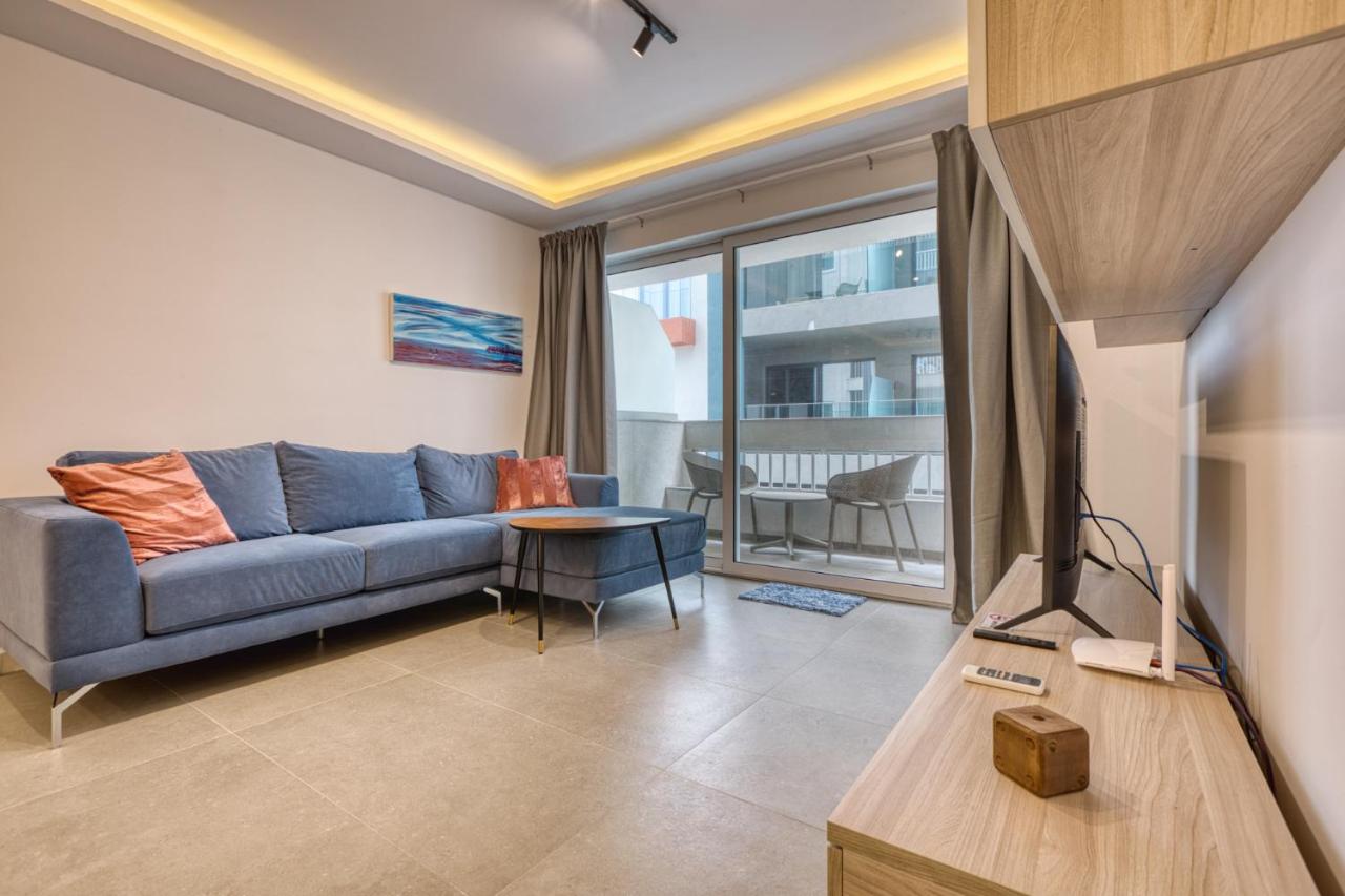 Modern 2-Bedroom Apartment Near the Sea - Chambres d’hôtes San Pawl il-Bahar